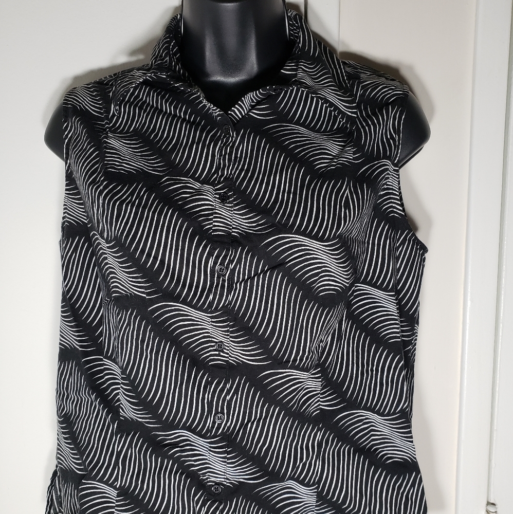 Deane & White Curvy Striped Button Down Down Top